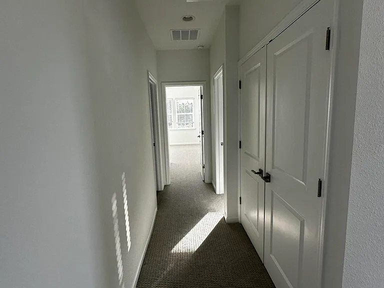 545 Brandon Lakes Dr — Photo 18
