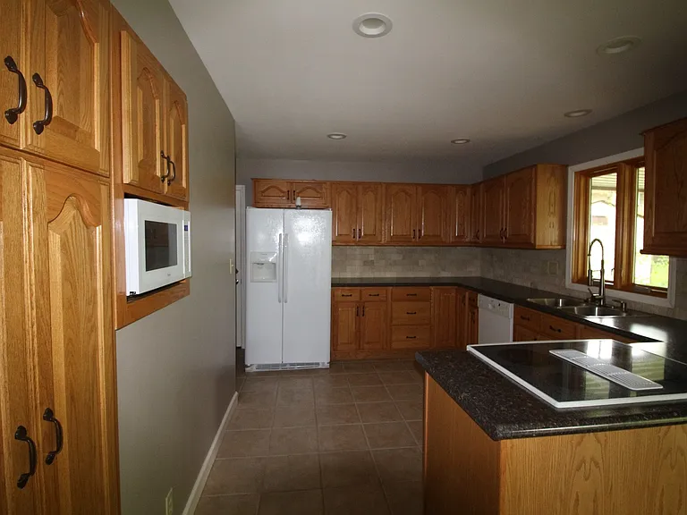 133 Youngridge Dr — Photo 3