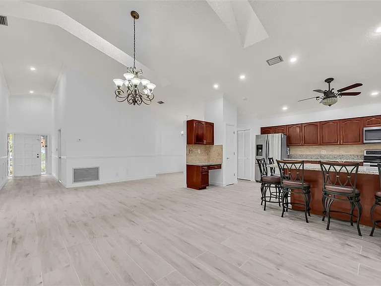 7619 Silver Woods Ct — Photo 10