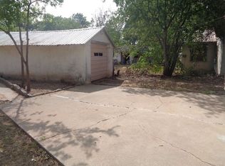515 W McLain St, Seymour, TX 76380