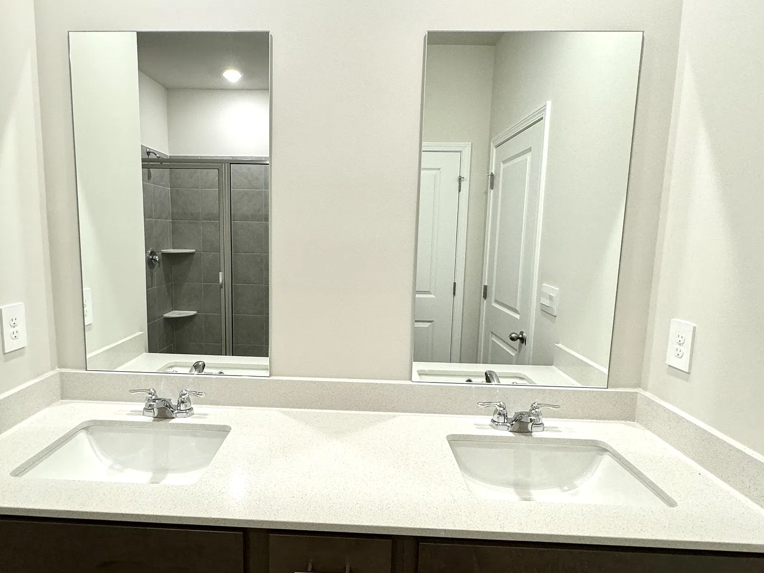 4 bed, 2.5 bath, 2100 sqft, $2,600 — Photo 1