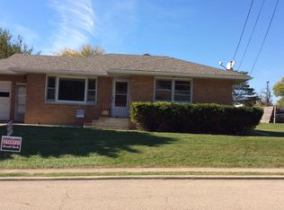 820 Plum St, Peru, IL 61354
