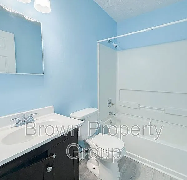 1547 Center St — Photo 9