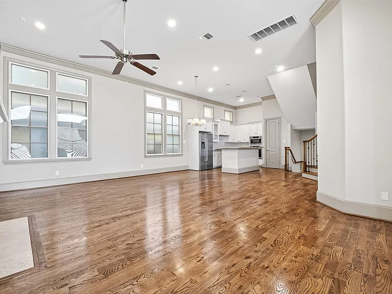 308 W Bell St — Photo 30
