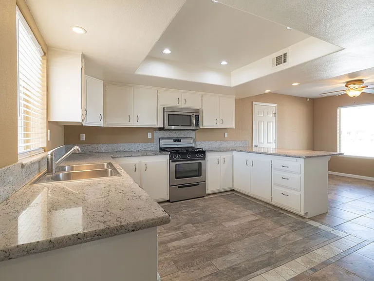 21148 Rosewood St — Photo 5