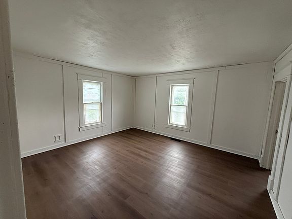 5th image of 929 Elm St #4