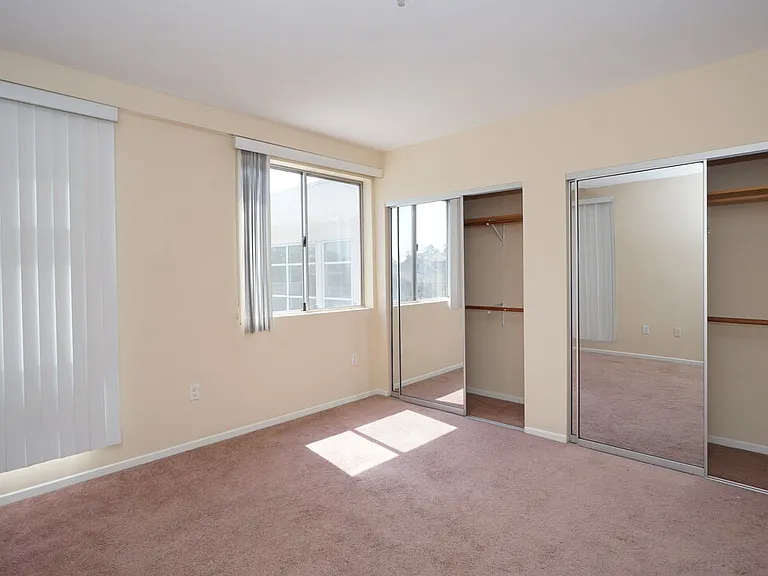 922 W 23rd St #201 — Photo 12