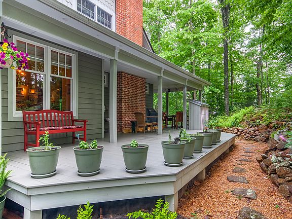 4th image of 151 Stoneybrook Rd