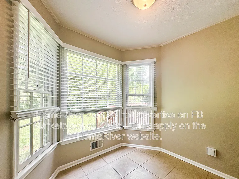 561 Chatham Trl — Photo 8
