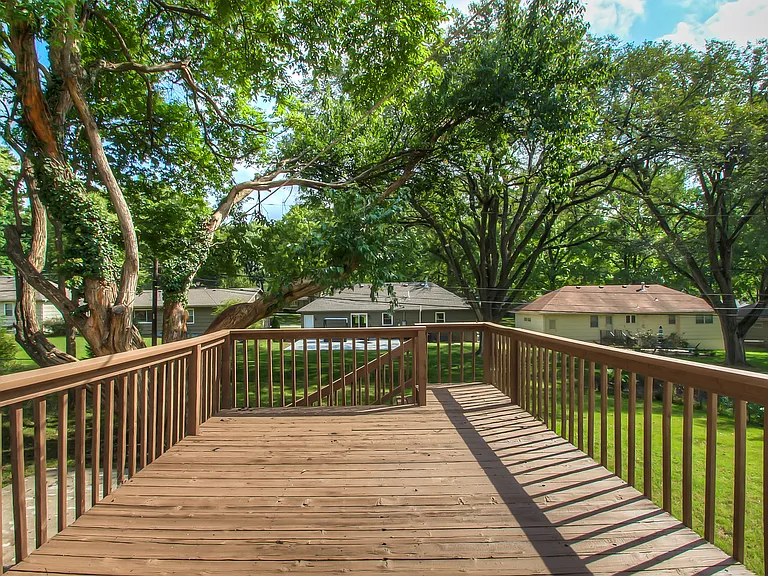 7747 Howe Dr — Photo 35
