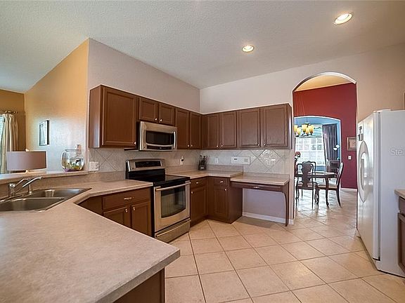 5th image of 452 Lake Amberleigh Dr