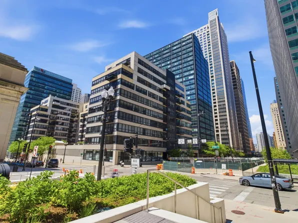 130 S Canal St APT 721, Chicago, IL 60606