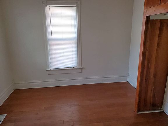 2nd image of 324 E Beldon Pl