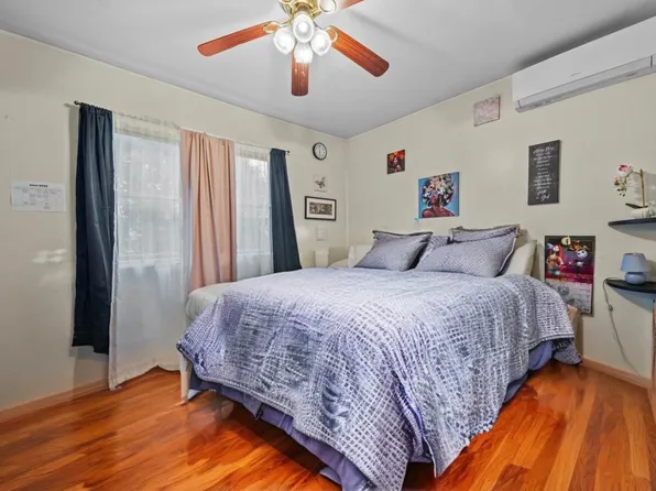 1419 East 54th Street image 9 of 16