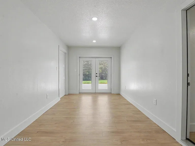 15216 Shriners Blvd — Photo 24