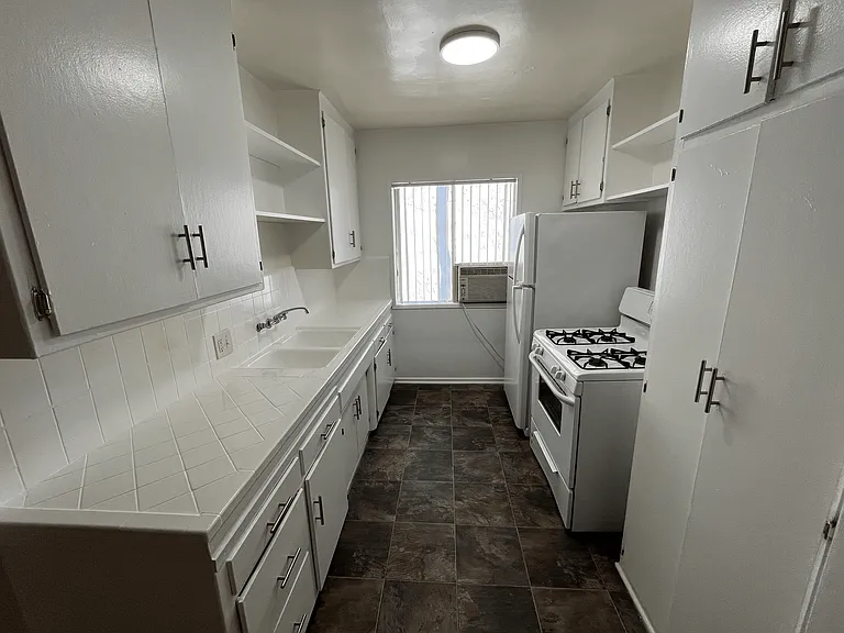 652 Veteran Ave — Photo 116
