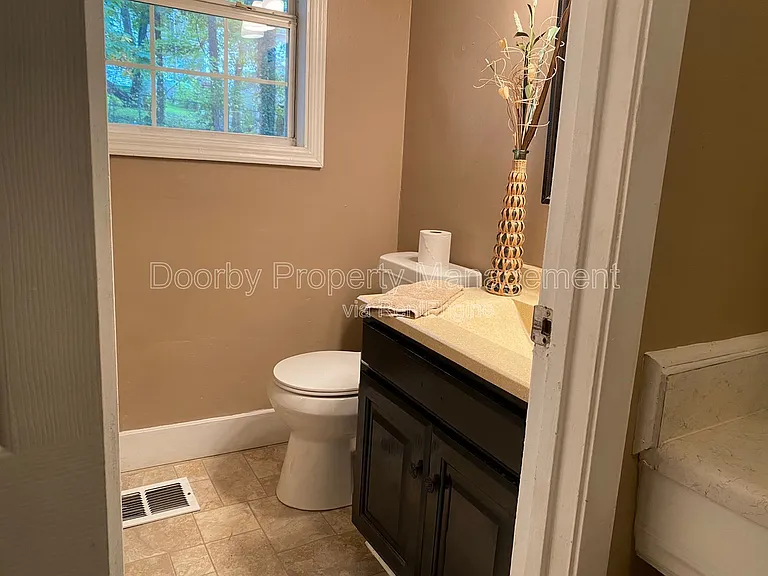 3916 Blanchard St — Photo 4