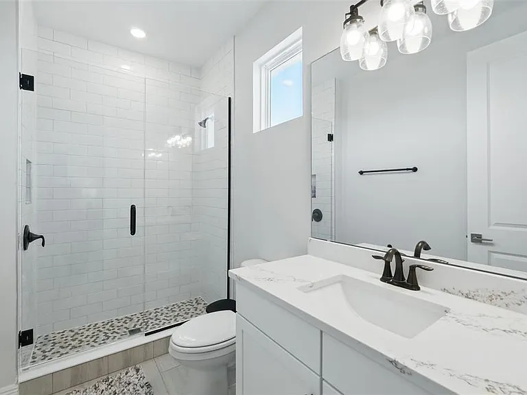 16008 Volterra Point — Photo 33