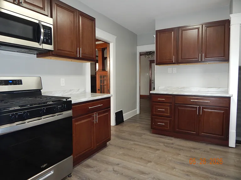 210 Roslyn Ave NW — Photo 9