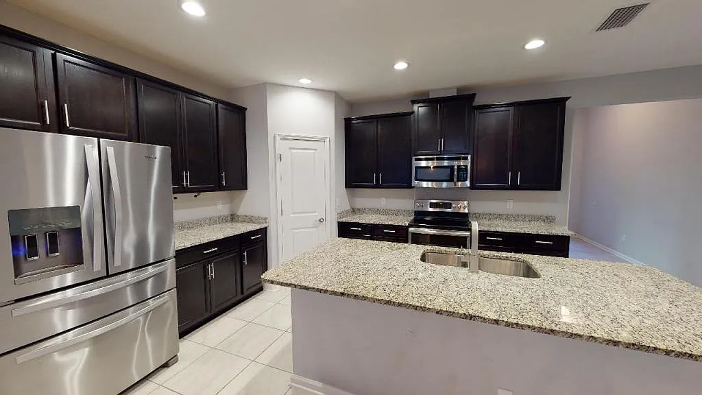 12761 Chandler Crossing Lane — Photo 2