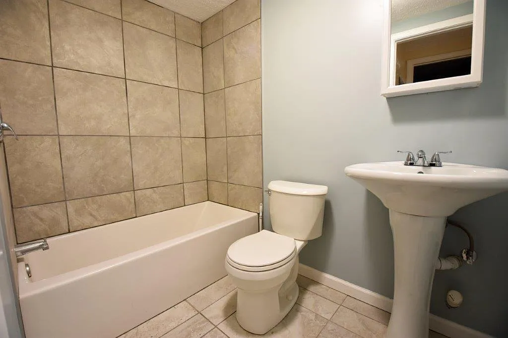 3 bed, 1250 sqft, $1,500 — Photo 2