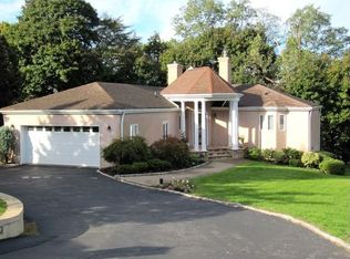 20 Knolltop Rd, Elmsford, NY 10523