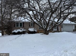 445 Hickory Ln, Chambersburg, PA