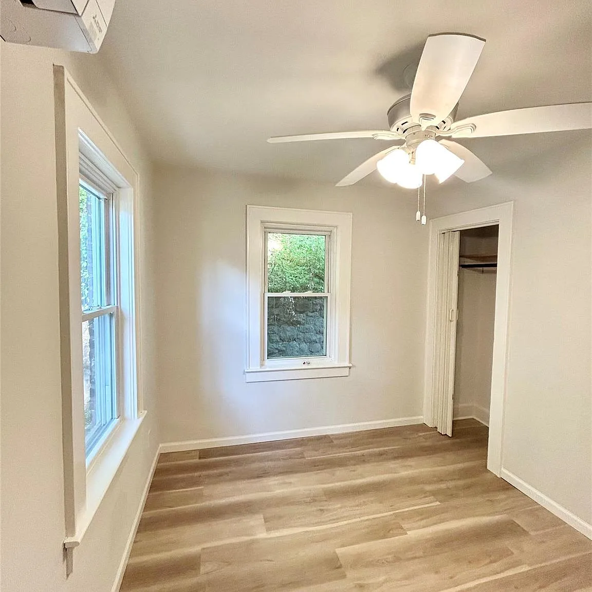 2 bed, 1.0 bath, 575 sqft, $2,400 — Photo 4