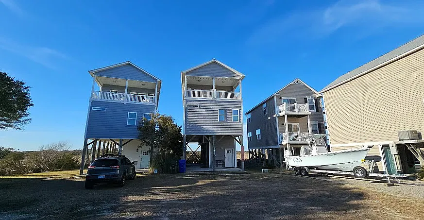 3 bed, 2.5 bath, 1840 sqft, $2,700 — Photo 2