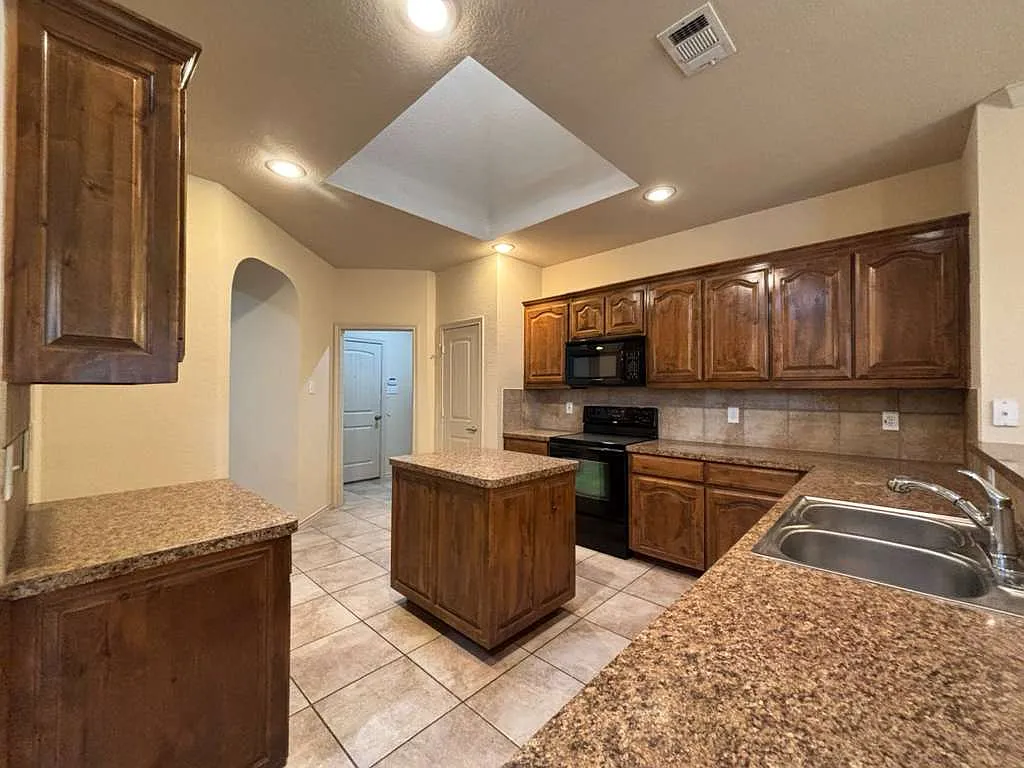 Building Photo - 1160 Roping Reins Way #4
