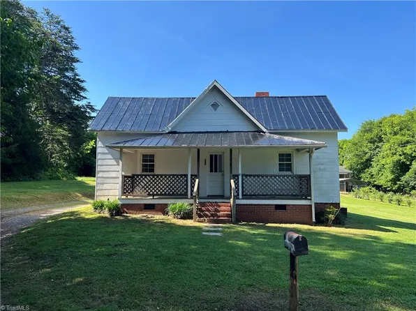 560 Cox St, Ramseur, NC 27316