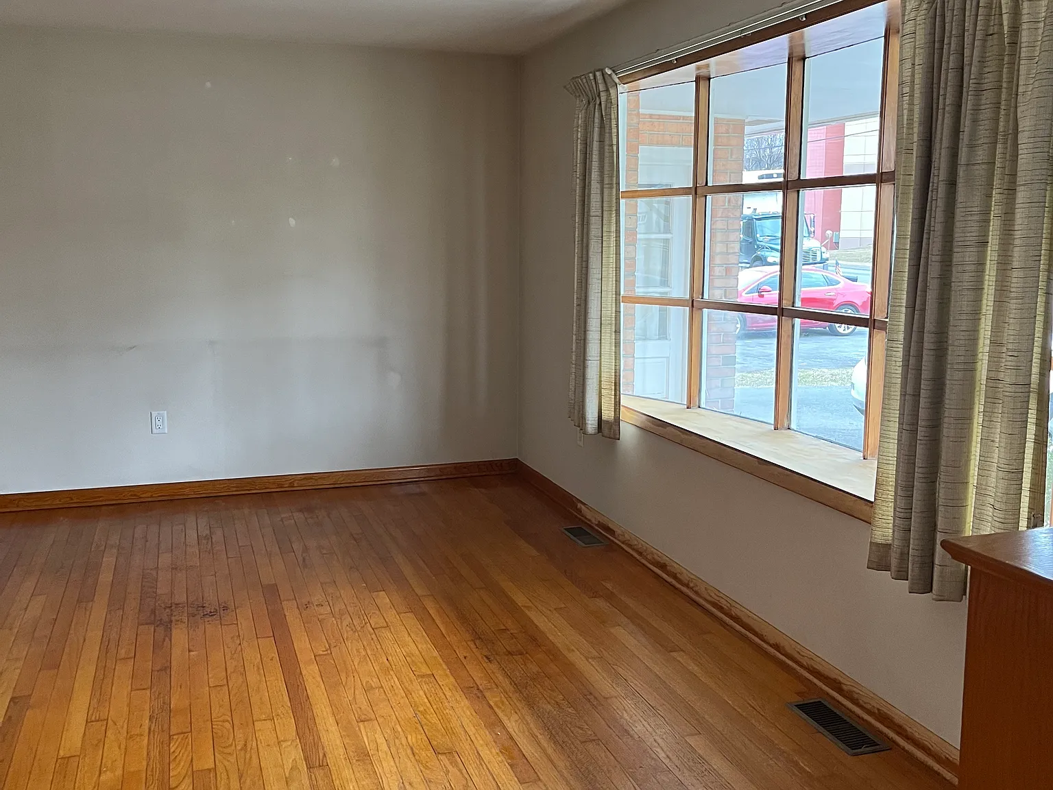2 bed, 1176 sqft, $1,950 — Photo 4