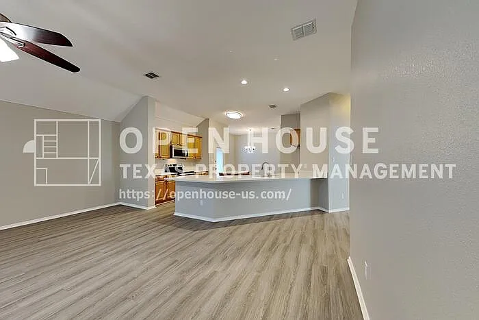 3 bed, 2.0 bath, 2198 sqft, $2,325 — Photo 3