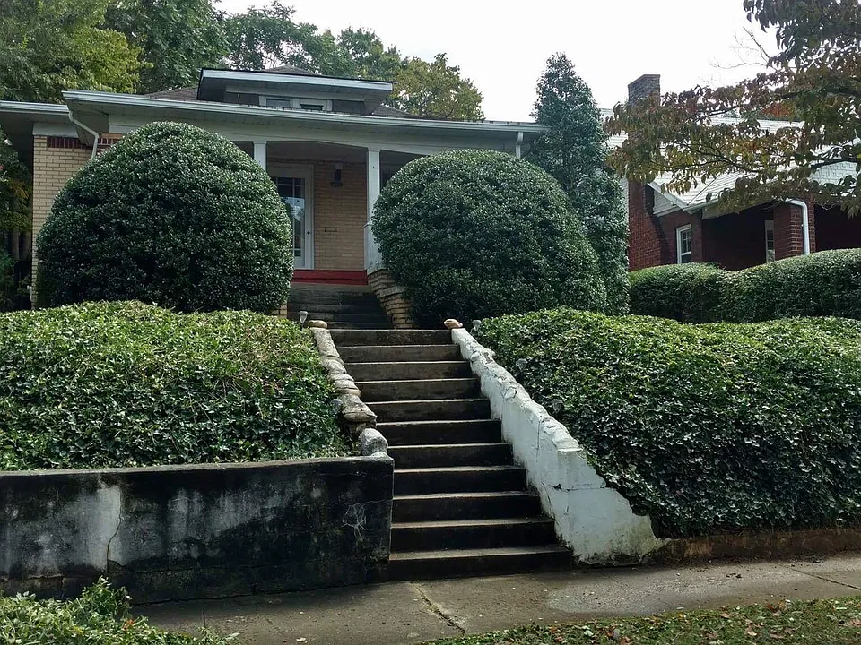 423 W Locust St