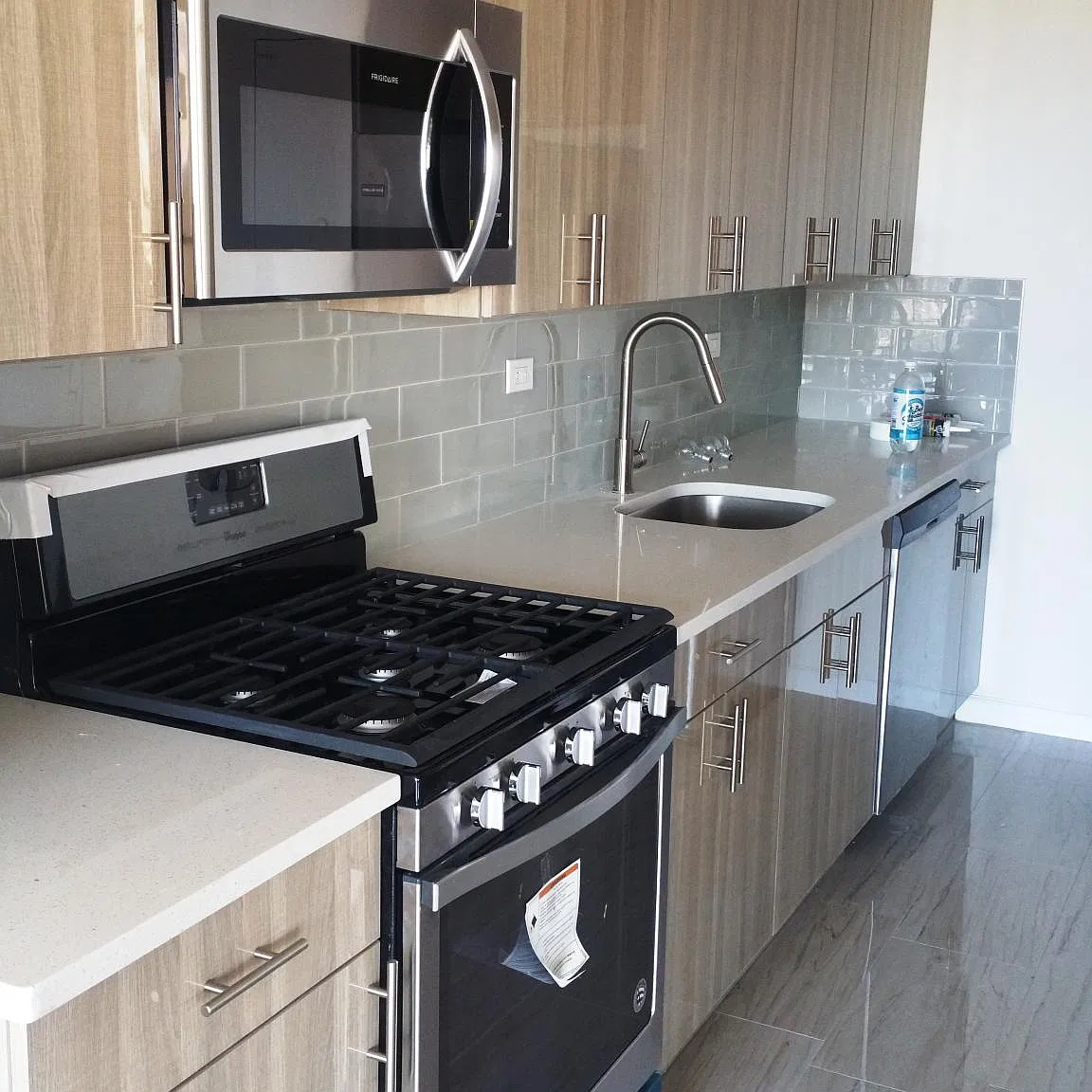 2 bed, 1000 sqft, $3,500 — Photo 2