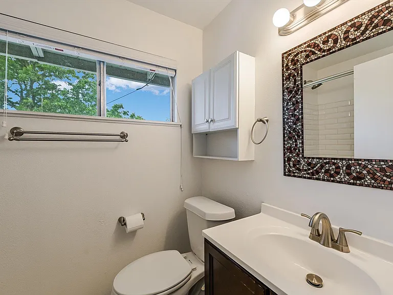 4904 Creekline Dr — Photo 8