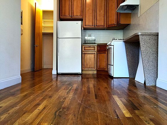 3rd image of 306 Saint James Pl #3
