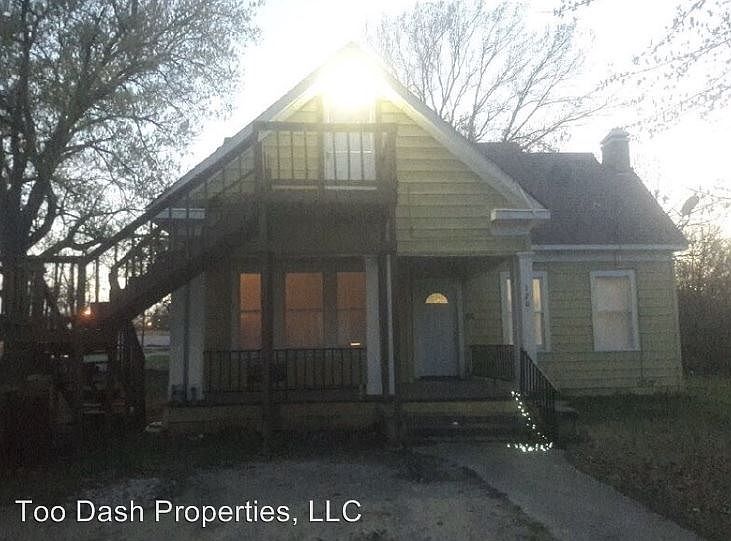 1st image of 120 S 32nd St APT 3