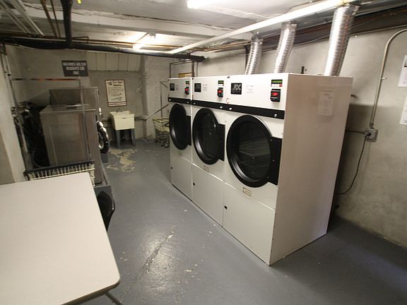 5th image of 203 W 87th St APT 3