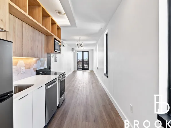 1286 New York Avenue image 1 of 11