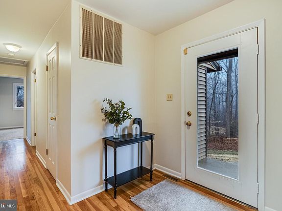 4th image of 1520 Stinnett Rd