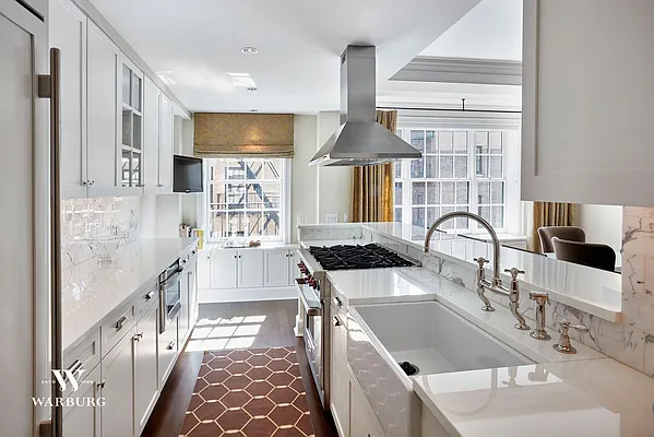 Sold by Warburg | media 4