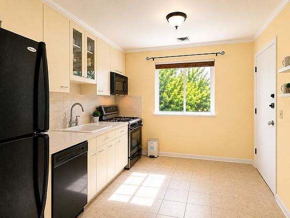 5th image of 25 Bayberry Dr APT 3