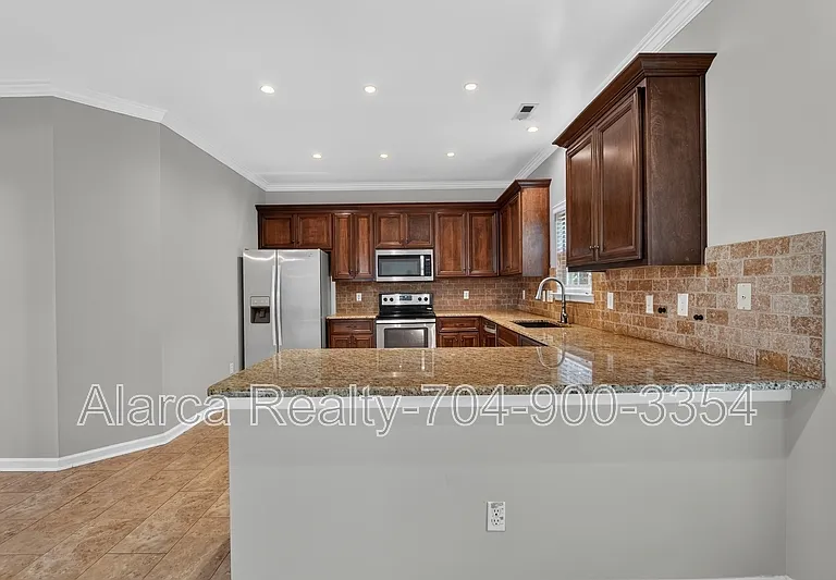 17420 Baldwin Hall Dr — Photo 4