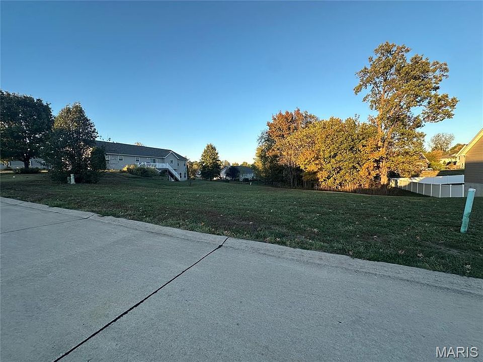2nd image of 513 Oak Bluff Ct