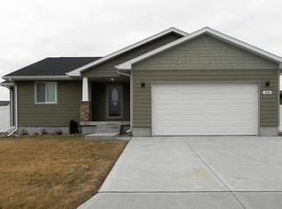 406 Sunflower Cir, Grand Island, NE 68803