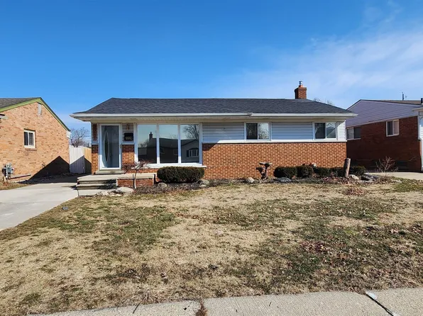 23125 Socia St, Saint Clair Shores, MI 48082