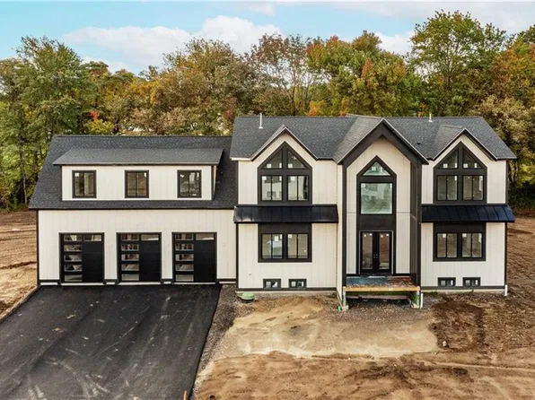 1497 Pippin Orchard Rd, Cranston, RI 02921