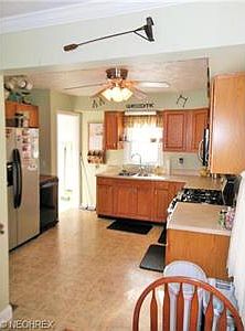 4th image of 477 Poplar St