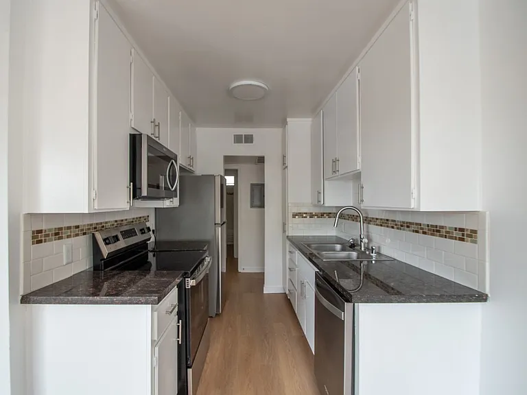 12241 Burbank Blvd — Photo 7
